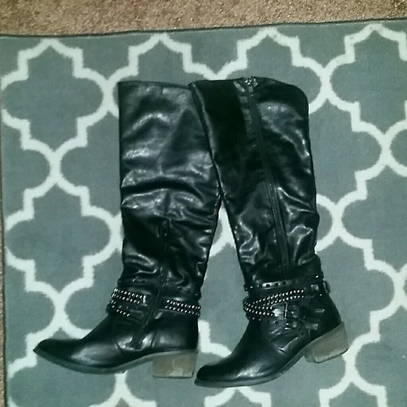 Riding boots