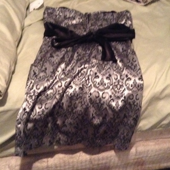 Dress - Picture 2 of 2