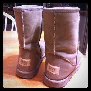 SOFT Comfortable Short Gray UGG Boots!