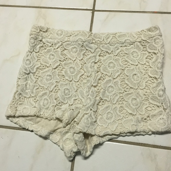 Flower shorts - Picture 2 of 2