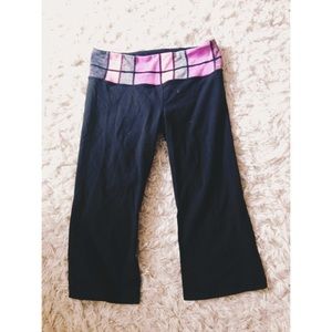 LULULEMON crop yoga pants, great condition, size 6