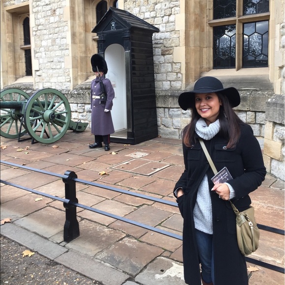 Meet your Posher, Jennifer - Picture 3 of 5