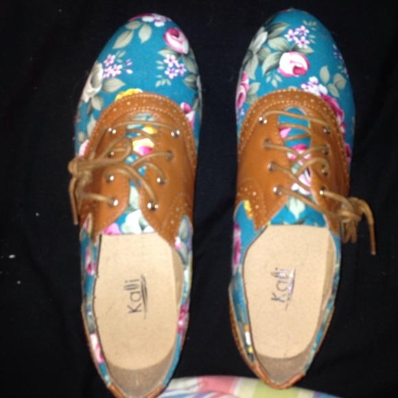 Kali SZ 8 shoes. Never been worn