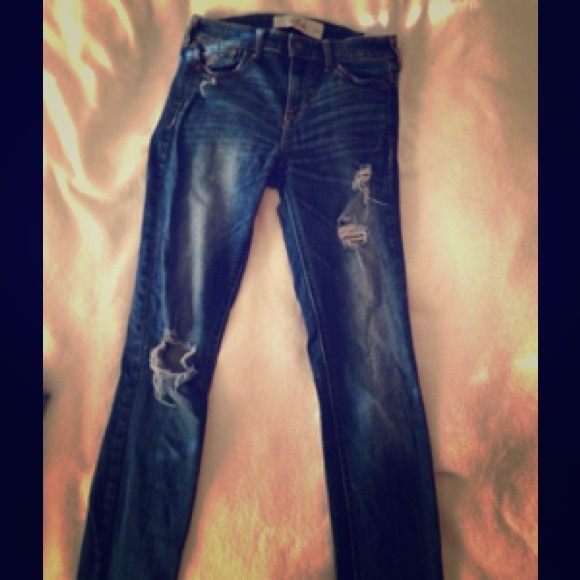 HOLLISTER distressed skinny jeans