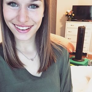 Meet your Posher, Caitlyn