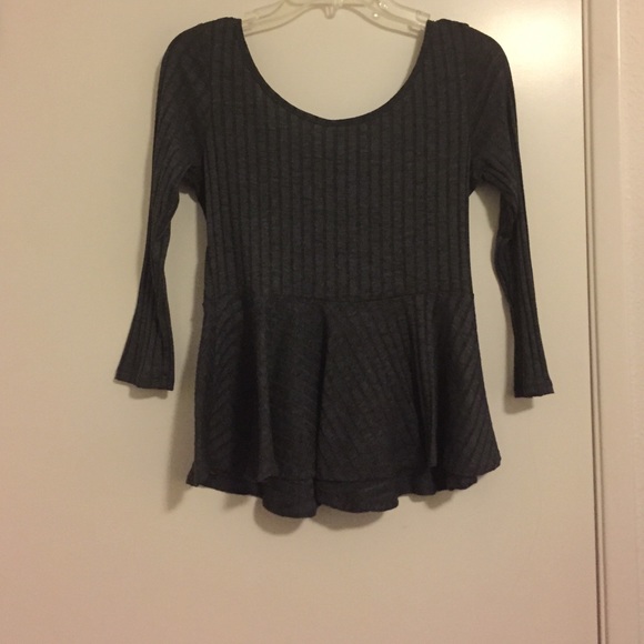 Loila USA long sleeve peplum top (sz. M)