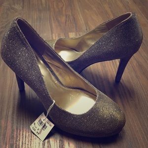 Sparkly Gold Pumps