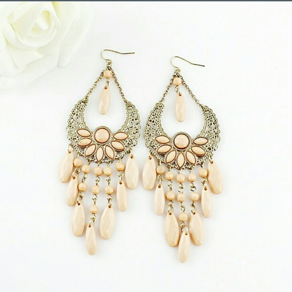 New! Pastel pink with gold earrings