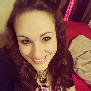 Meet your Posher, Courtney