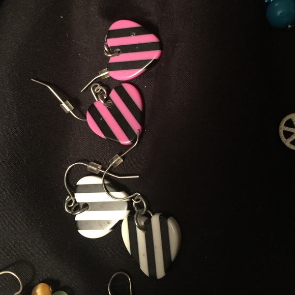 2 pairs earrings