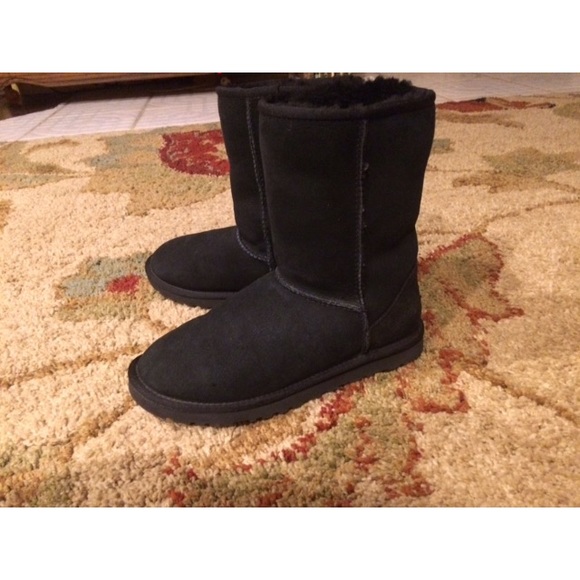 UGG Shoes - Ugg Classic Short Boots💙