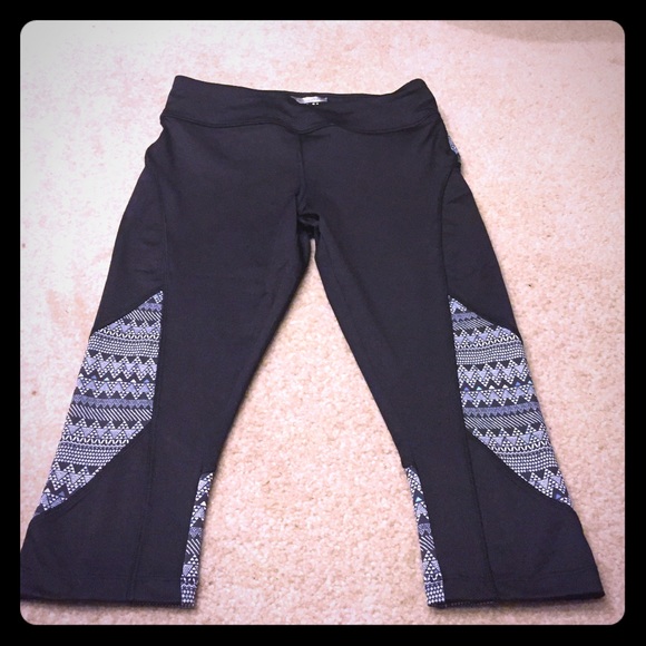 NWOT yoga crop pants with tribal pattern