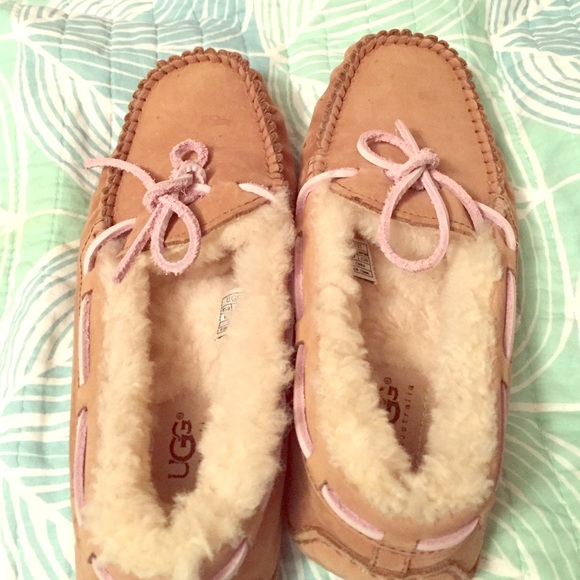 Practically brand new Ugg slippers size 6