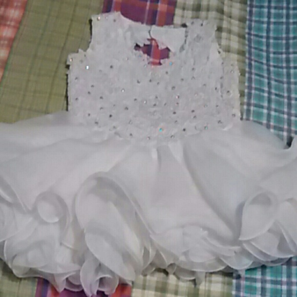 A pageant dress or wedding gown - Picture 2 of 2