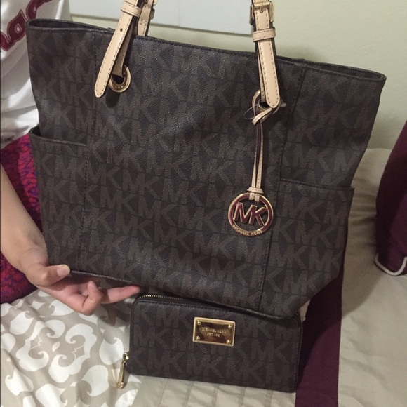 Michael kors wallet and purse used a couple times