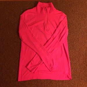 GapFit long sleeve work out top