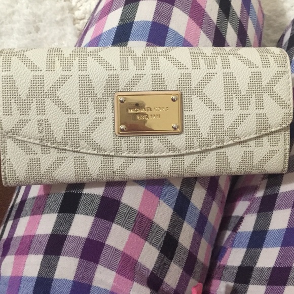 Michael kors wallet