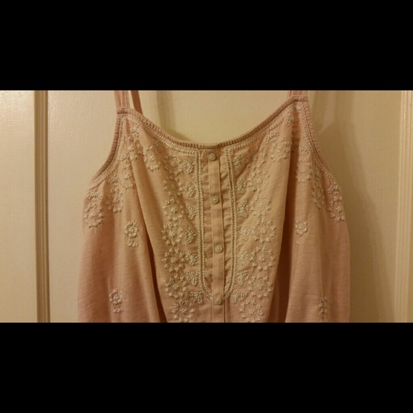 **SOLD** American Eagle peach embroidered top - Picture 2 of 4