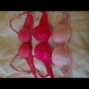 GILLY HICKS assorted bras
