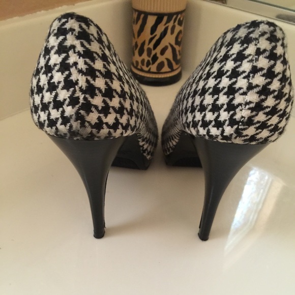 Houndstooth Peep Toe Pumps - Picture 2 of 4