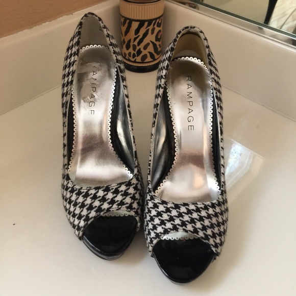 Houndstooth Peep Toe Pumps - Picture 4 of 4