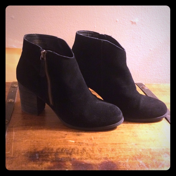 ECOTE JOEY SIDE-ZIP SUEDE BOOTS SIZE 8!
