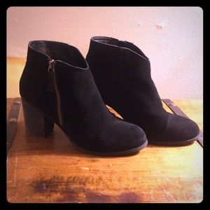 ECOTE JOEY SIDE-ZIP SUEDE BOOTS SIZE 8!