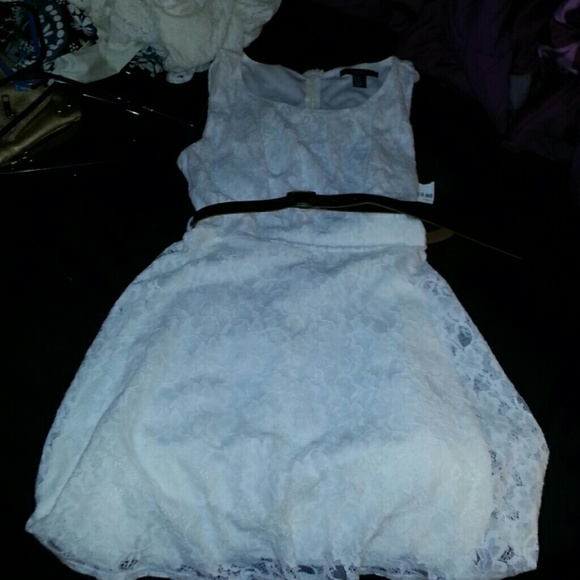 Lace dress with belt - Picture 1 of 1