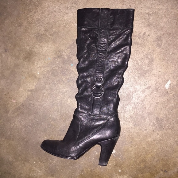 *SOLD* Born leather heeled boots - Picture 2 of 4