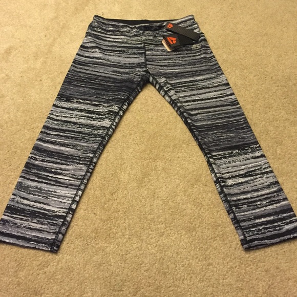NWT Workout crop leggings