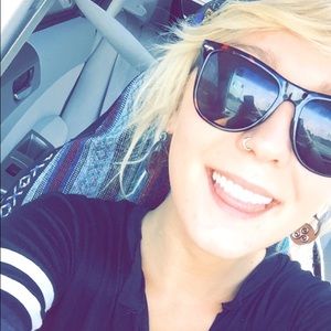 Meet your Posher, Monica