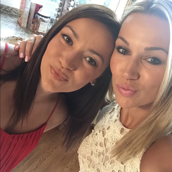 Meet your Posher, Ina