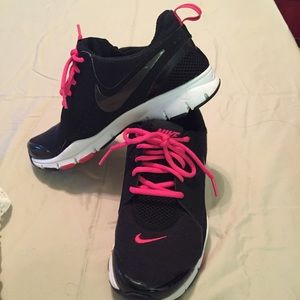 Nike Tennis Shoes
