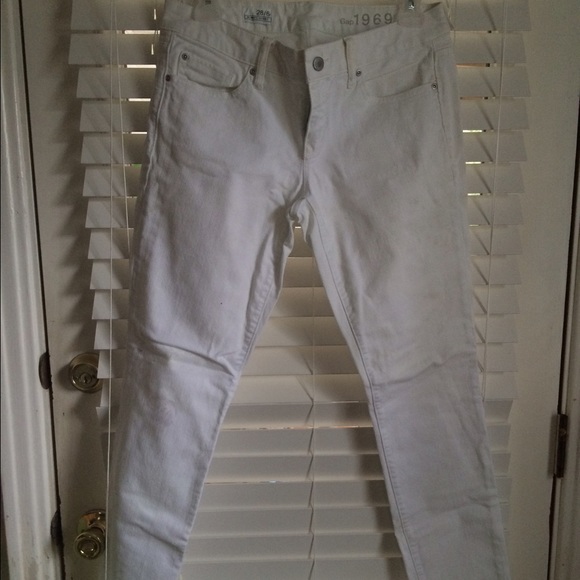 Gap white Skinnies