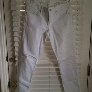 Gap white Skinnies