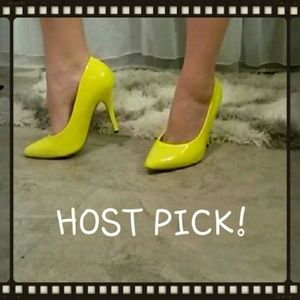 *HP* Pointy toe pumps