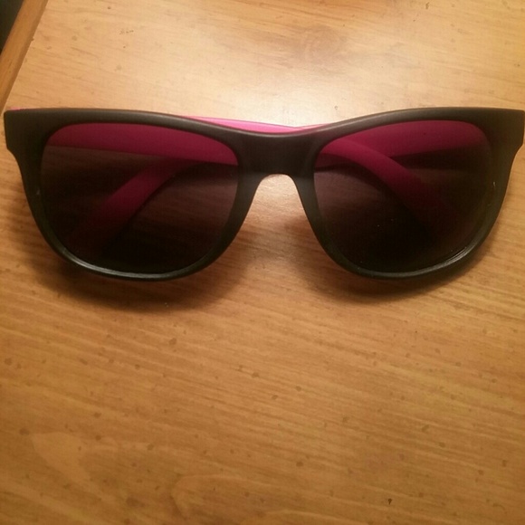 Pink shades - Picture 1 of 2