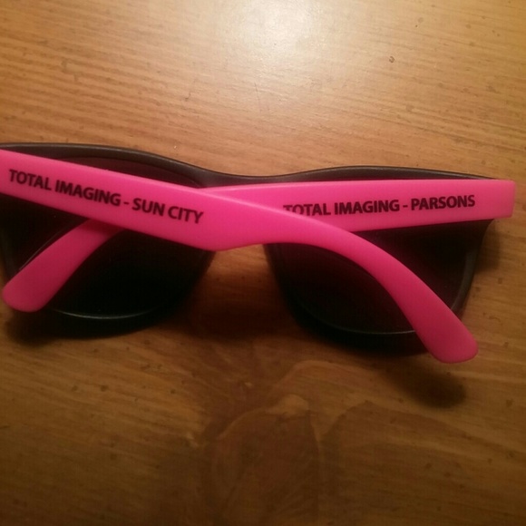 Pink shades - Picture 2 of 2