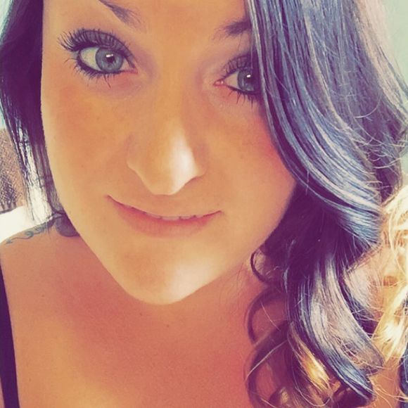 Meet your Posher, Danielle - Picture 1 of 1