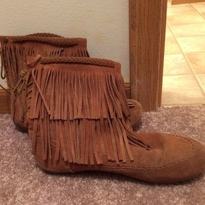 Fringe boots