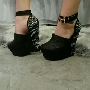 Embellished wedges