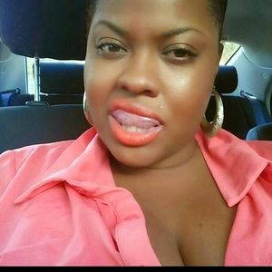 Meet your Posher, Nikia