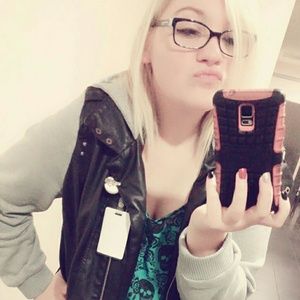 Meet your Posher, Crystal