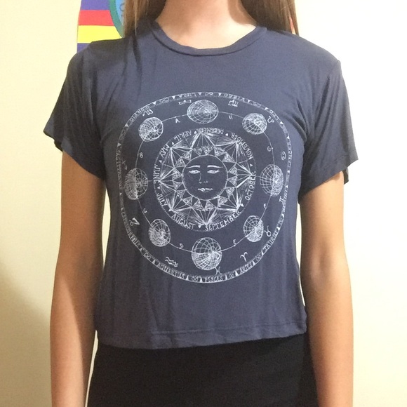 Brandy Melville Tops - semi-crop top