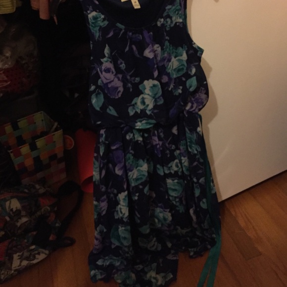 Selling a really cute blue floral dress!😄 - Picture 3 of 4
