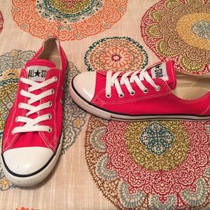 Dainty lo converse in red