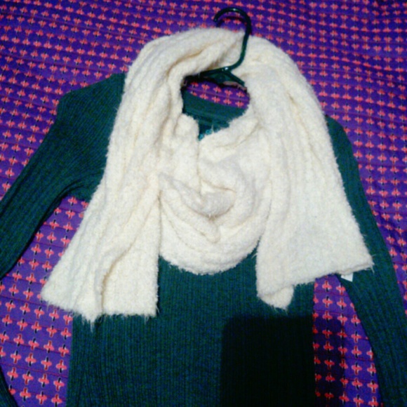 SUPER SOFT off white scarf