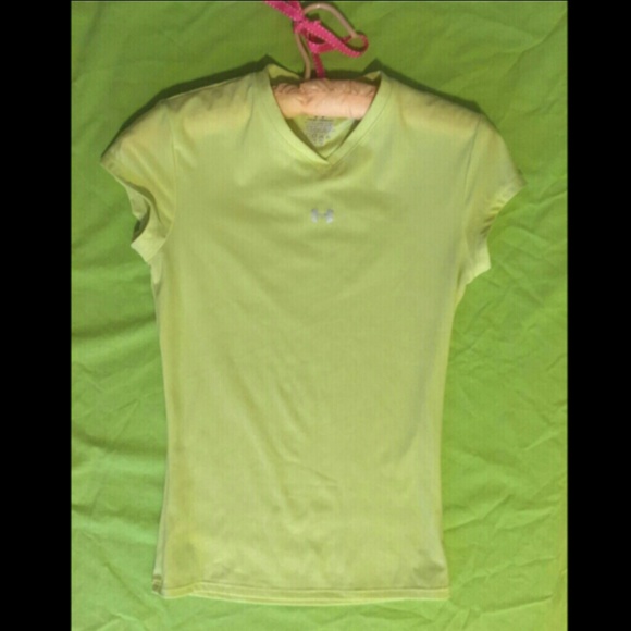Spandex Under Armour fitness top