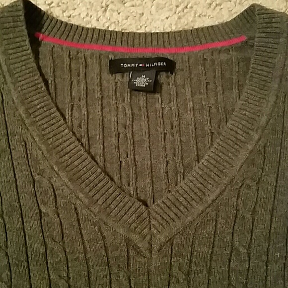 🎉HP🎉Tommy Hilfiger V Neck Sweater Med - Picture 3 of 3