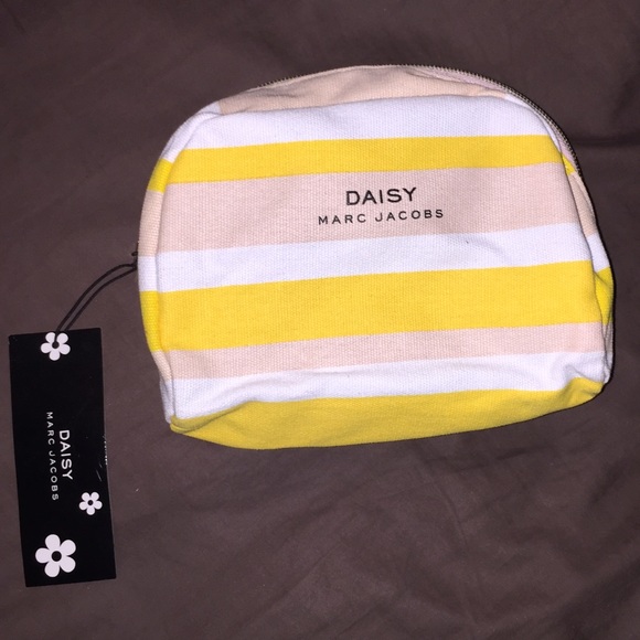 Marc Jacobs Handbags - Marc Jacobs cosmetic bag